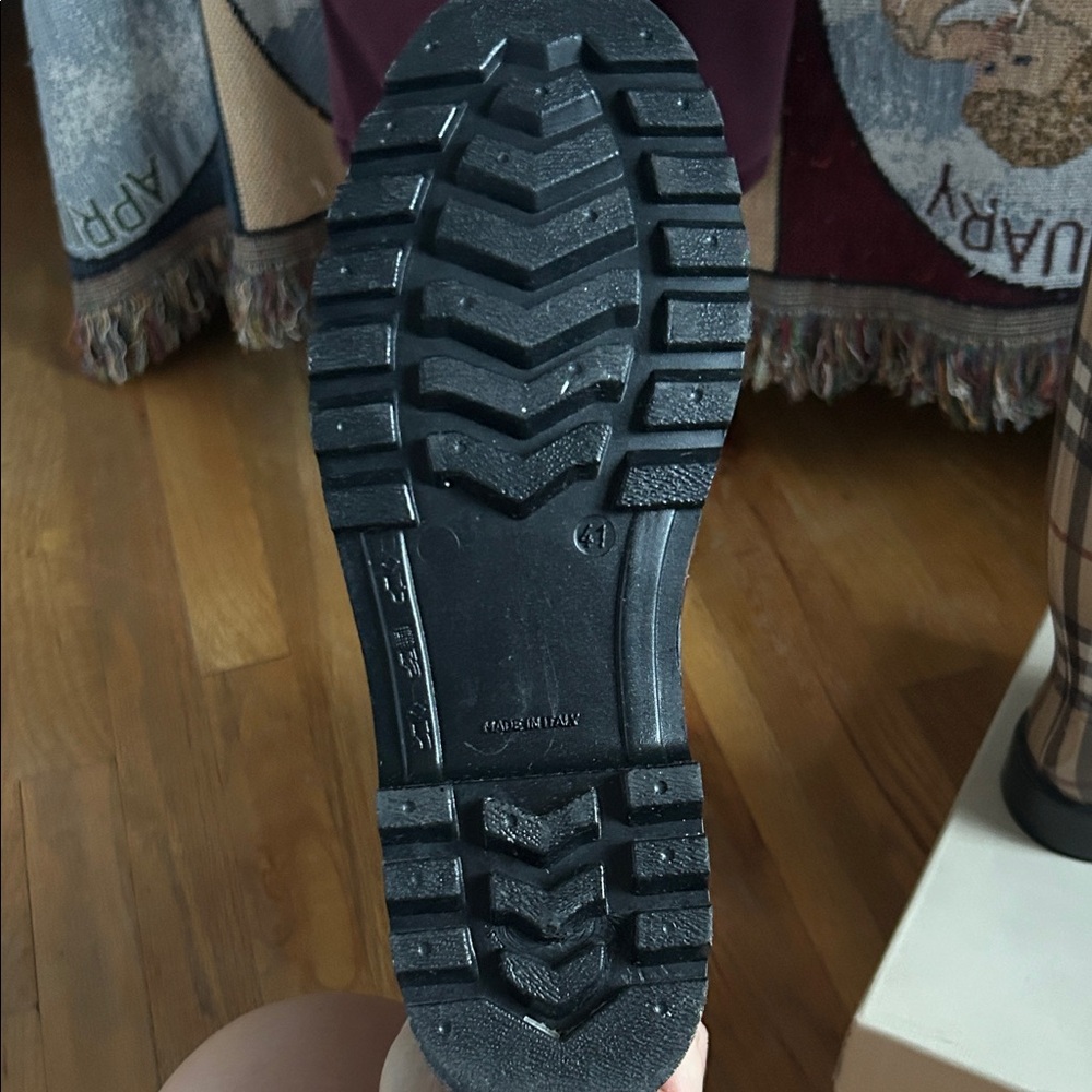 Burberry BOOTS size 9 NIB - Picture 4 of 4
